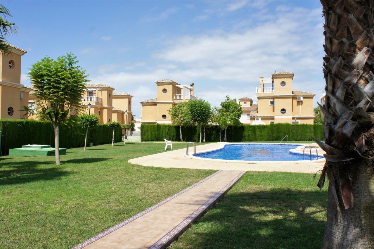 Villa Las Tres Perlas Algorfa Exterior foto